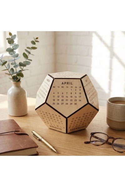 Ahşap Geometrik Masa Takvimi