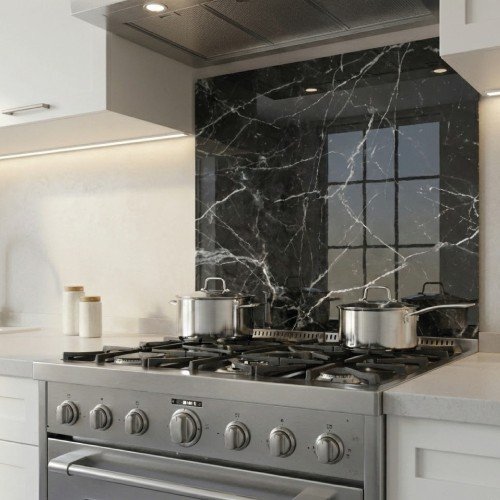 Mermer Desenli Siyah Ocak Arkası Cam Panel